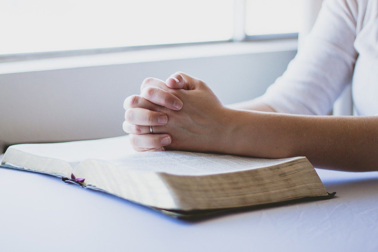 Lee más sobre el artículo ¿A cuál miembro de la Trinidad debemos orar? ​